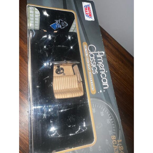 Motor Max American Classic 1934 Ford Coupe Convertible 1:24 Premium Die Cast NEW - Picture 3 of 4